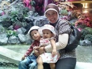Prita Mulyasari ditahan karena email Prita Mulyasari ditahan karena email